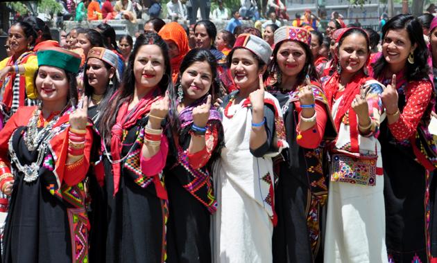 Kullu, Himachal Pradesh, India - December 21, 2018 : Himachali Women In Traditional  Dress Pattu In Himalayas Stock Photo, Picture and Royalty Free Image. Image  137906617.
