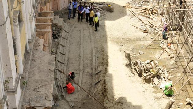 The 42-ft-long and 11-ft-wide gondola unearthed at Chhatar Manzil in Lucknow. (HT Photo) The 42-ft-long and 11-ft-wide gondola unearthed at Chhatar Manzil in Lucknow. (HT Photo)