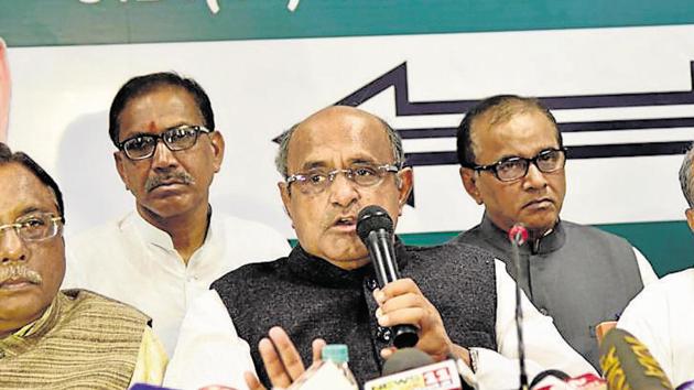 JD(U) general secretary K C Tyagi has said his party would raise the issue of special status once again if the party won 15 or more seats in the ongoing Lok Sabha elections. (Santosh Kumar / HT Photo) JD(U) general secretary K C Tyagi has said his party would raise the issue of special status once again if the party won 15 or more seats in the ongoing Lok Sabha elections. (Santosh Kumar / HT Photo)