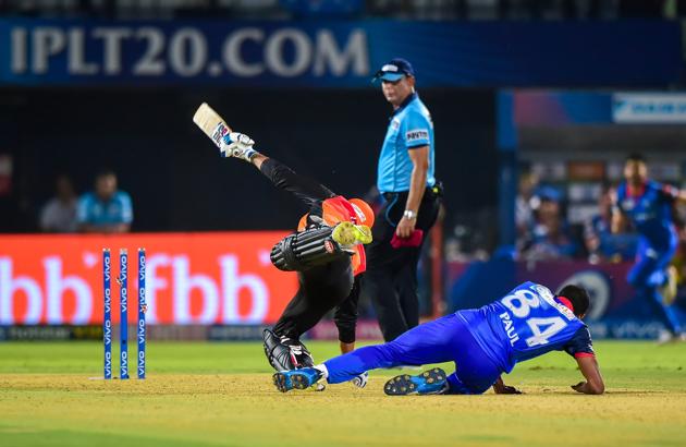 Visakhapatnam: SRH batsman Deepak Hooda collides with DC bowler Keemo Paul during the Indian Premier League 2019 (IPL T20) eliminator cricket match between Delhi Capitals (DC) and Sunrisers Hyderabad (SRH), at ACA-VDCA Cricket stadium in Visakhapatnam (PTI)