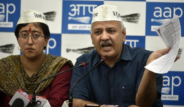 Atishi broke down while reading a derogatory pamphlet allegedly distributed by the BJP's Gautam Gambhir against her.(Biplov Bhuyan/HT PHOTO)