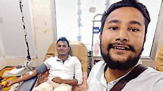 Ahmed (left) donated blood after breaking Ramzan fast.(HT Photo)