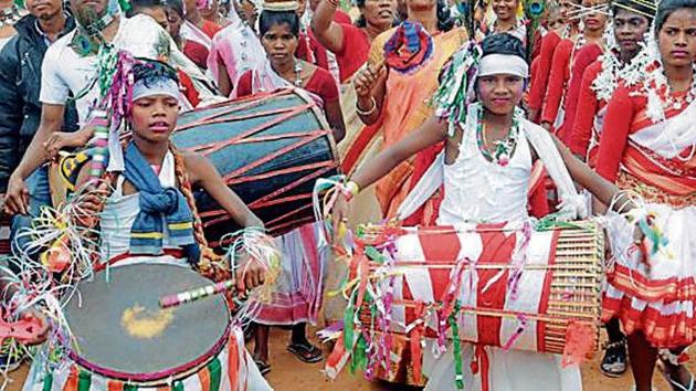 The ‘adivasis’ or tribals and ‘moolnivasis’ (non-tribals) combined called insiders are anguished over the perceived loss of jobs and the alleged exploitation of resources by outsiders. (Diwakar Prasad/ HT) The ‘adivasis’ or tribals and ‘moolnivasis’ (non-tribals) combined called insiders are anguished over the perceived loss of jobs and the alleged exploitation of resources by outsiders. (Diwakar Prasad/ HT)