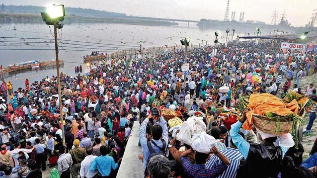People celebrate Chhath, the most popular festival of the Purvanchali community. The Purvanchalis are migrants from eastern Uttar Pradesh and Bihar. (Sonu Mehta/ht file) People celebrate Chhath, the most popular festival of the Purvanchali community. The Purvanchalis are migrants from eastern Uttar Pradesh and Bihar. (Sonu Mehta/ht file)