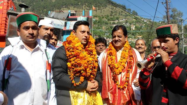 Congress candidate from Mandi Lok Sabha constituency in Himachal Pradesh, Ashray Sharma campaigning in Kullu district.(HT file photo)
