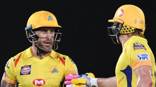 Chennai Super Kings cricketers Shane Watson (R) congratulates Faf du Plessis (L) after scoring 50.(AFP)