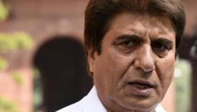 Raj Babbar, former film star and president of Uttar Pradesh Congress Committee, addressed a rally in Sector 4 on Thursday in support of party candidate Capt (retd) Ajay Singh Yadav and said people should vote for a party that stands for unity in diversity and development of all the communities.(Sonu Mehta/HT PHOTO)