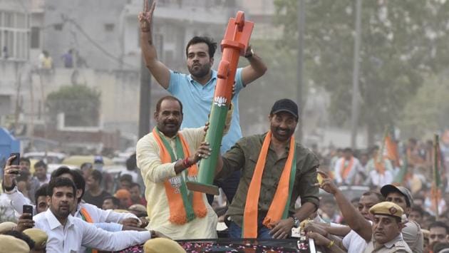 On Thursday evening, the road outside the Bharatiya Janata Party (BJP) office in south Delhi’s Ghitorni was swarming with people. They were all there to get a glimpse of Hindi film actor Sunny Deol. (Sanjeev Verma/HT PHOTO) On Thursday evening, the road outside the Bharatiya Janata Party (BJP) office in south Delhi’s Ghitorni was swarming with people. They were all there to get a glimpse of Hindi film actor Sunny Deol. (Sanjeev Verma/HT PHOTO)