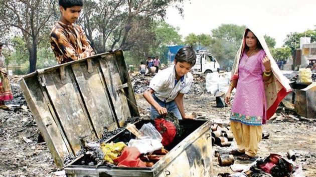 Residents said all their valuables were destroyed in the fire.(Yogendra Kumar/HT PHOTO) Residents said all their valuables were destroyed in the fire.(Yogendra Kumar/HT PHOTO)
