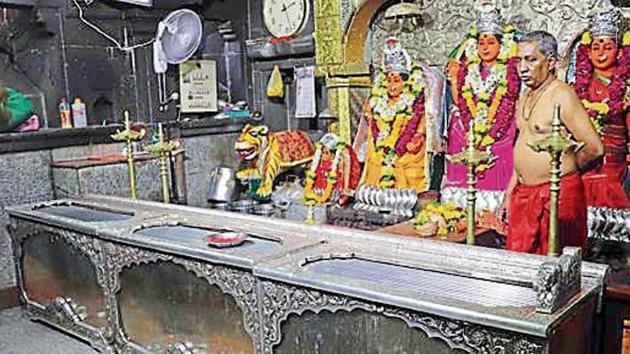 Five burglars broke into the renowned Vajreshwari temple at Ganeshpuri, 80km from Mumbai early on Friday and decamped with cash worth <span class='webrupee'>₹</span>7.90 lakh from the temple’s donation boxes