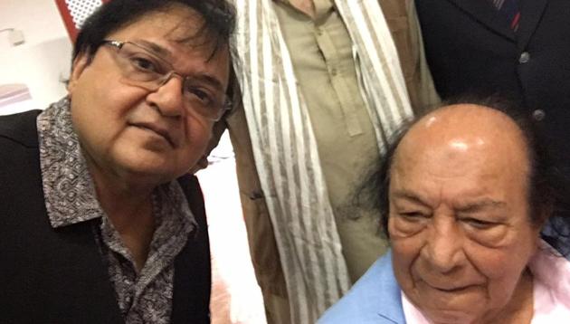 Actor Rakesh Bedi with acting guru Roshan Taneja, who died on Friday. (Twitter) Actor Rakesh Bedi with acting guru Roshan Taneja, who died on Friday. (Twitter)