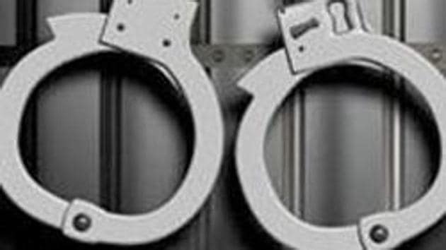 A 32-year-old man, who came to Mumbai from Uttar Pradesh (UP) five years ago to become an actor, was arrested by crime branch officials of government railway police (GRP) on Thursday for chain snatching on trains.