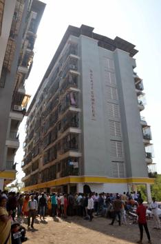 On Wednesday, Balaji Complex at Nandivli in Dombivli was partially demolished by KDMC.(Rishikesh Choudhary/HT)