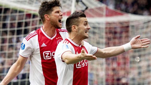 Ajax' Dusan Tadic (C) and Ajax' Klaas Jan Huntelaar celebrate after scoring during the Dutch Eredivisie football match.(AFP)