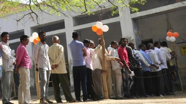 People queue up to cast their votes at a polling booth in Uttar Pradesh.(Deepak Gupta/HT Photo)