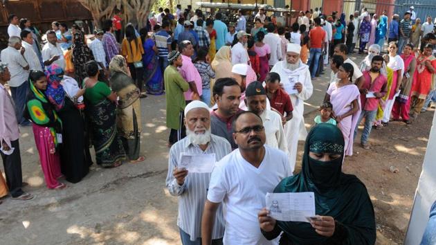 Four control rooms will be up and running at Delhi’s chief electoral officer’s office from 5am on Sunday, to ensure that the poll process is completed smoothly. (Diwakar Prasad/ Hindustan Times) Four control rooms will be up and running at Delhi’s chief electoral officer’s office from 5am on Sunday, to ensure that the poll process is completed smoothly. (Diwakar Prasad/ Hindustan Times)