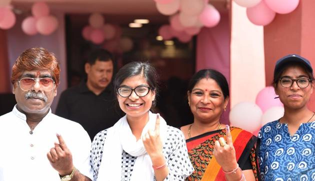 ‘Nari Shakti’ was on display in the all-women staffed booths in Delhi Sunday which drew more women voters, especially from the Muslim community, officials said.(Arvind Yadav/HT PHOTO) ‘Nari Shakti’ was on display in the all-women staffed booths in Delhi Sunday which drew more women voters, especially from the Muslim community, officials said.(Arvind Yadav/HT PHOTO)