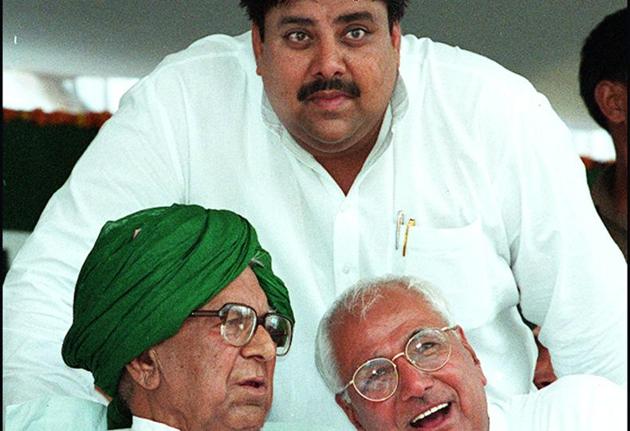 Devi Lal along with his son and grandson,Om Prakash Chuatala and Ajay Chautala(HTPhotos)