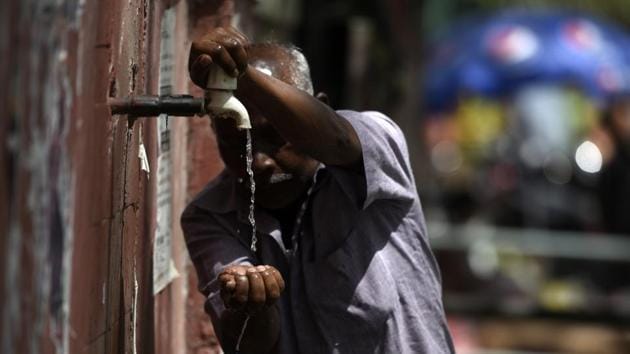 The Congress on Saturday alleged that the Devendra Fadnavis government in the state has been suppressing the demand in hundreds of villages to provide more tankers for adequate drinking water because it wants to hide the failure of its flagship water conservation scheme, Jalayukta Shivar.(Biplov Bhuyan/HT PHOTO)