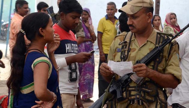 A woman arrives to cast her vote at a polling station in Madhya Pradesh.(ANI Photo)