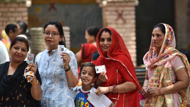 The Election Commission said that the overall provisional turnout for Phase 6 was 63.67% till 10pm against the 2014 figure of 63.69%. (Sanchit Khanna/HT PHOTO) The Election Commission said that the overall provisional turnout for Phase 6 was 63.67% till 10pm against the 2014 figure of 63.69%. (Sanchit Khanna/HT PHOTO)