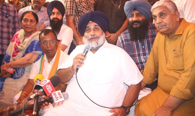 SAD president Sukhbir Singh Badal believes that PM Modi will win the polls and the nation needs a decisive PM (.Harpreet Kaur/HT Photo) SAD president Sukhbir Singh Badal believes that PM Modi will win the polls and the nation needs a decisive PM (.Harpreet Kaur/HT Photo)