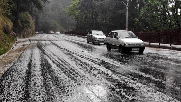 Vehicles moving after hail storm at Navbihar-Sanjauli road, Shimla on Sunday, May 12 2019. (Deepak Sansta / HT Photo) Vehicles moving after hail storm at Navbihar-Sanjauli road, Shimla on Sunday, May 12 2019. (Deepak Sansta / HT Photo)