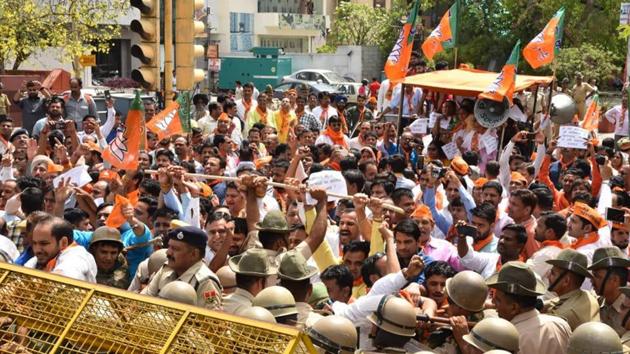 On Sunday, BJP leaders and workers protested in Jaipur against what they called the Congress government’s “inability to curb crimes” in Rajasthan.(HT Photo)