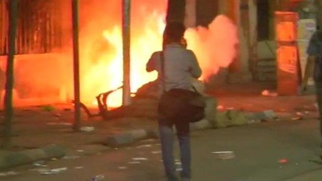 A two-wheeler set on fire at the gates of Vidyasagar College after BJP president Amit Shah’s roadshow.(ANI/Twitter) A two-wheeler set on fire at the gates of Vidyasagar College after BJP president Amit Shah’s roadshow.(ANI/Twitter)