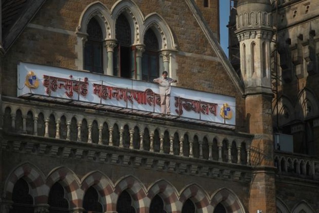 Shaikh said he raised the issue with the Brihanmumbai Municipal Corporation’s (BMC) health department and mentioned the religious significance of the beard.(HT Photo) Shaikh said he raised the issue with the Brihanmumbai Municipal Corporation’s (BMC) health department and mentioned the religious significance of the beard.(HT Photo)