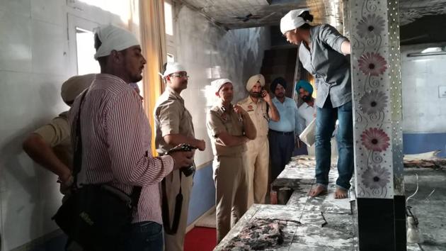 Police say the case was solved by the fire forensic experts from Chandigarh, Ludhiana and Sangrur, and the findings were corroborated by an expert team from Mumbai. (HT Photo) Police say the case was solved by the fire forensic experts from Chandigarh, Ludhiana and Sangrur, and the findings were corroborated by an expert team from Mumbai. (HT Photo)
