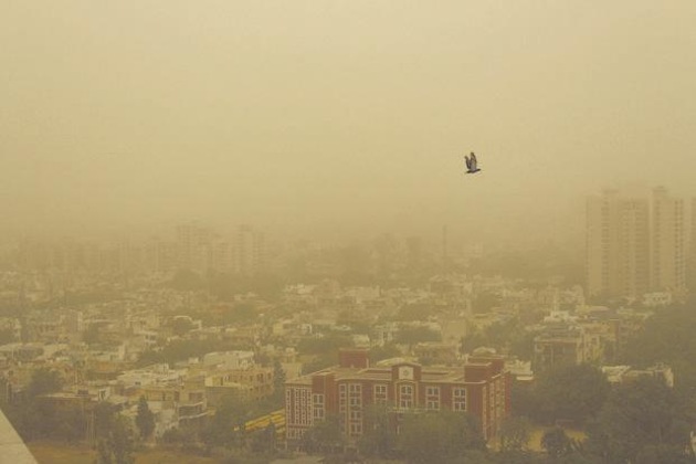 Officials said that this recent spike in pollutants has been prevalent since May 8, when Western Disturbances began blowing in the direction of the National Capital Region from Rajasthan and parts of northern Gujarat.(HT Photo)