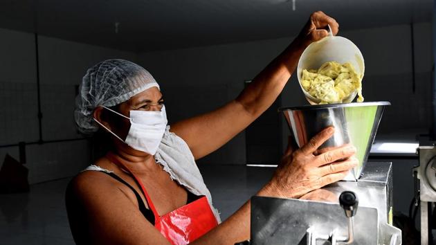 Filomena Freitas processes a cupuassu (white cacao) fruit to extract the pulp at the Boa Esperança community in the Amanã Reserve. The Mamiraua Sustainable Development Institute shows that it is possible to exploit natural resources without destroying the environment. (Evaristo Sa / AFP) Filomena Freitas processes a cupuassu (white cacao) fruit to extract the pulp at the Boa Esperança community in the Amanã Reserve. The Mamiraua Sustainable Development Institute shows that it is possible to exploit natural resources without destroying the environment. (Evaristo Sa / AFP)