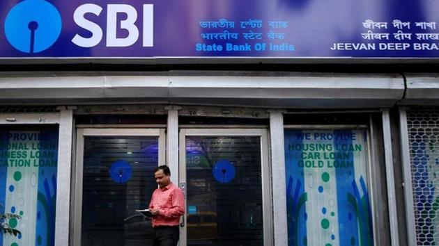 With a big chunk of bad loans written off in FY19, SBI’s outstanding gross non-performing assets (NPAs) declined 23% year-on-year (y-o-y) to <span class='webrupee'>?</span>1.72 lakh crore.(REUTERS FILE PHOTOA)