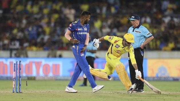 Chennai Super Kings captain Mahendra Singh Dhoni, center, runs unsuccessfully to make it to the crease.(AP)