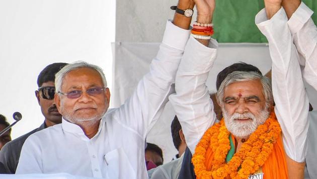 Bihar Chief Minister Nitish Kumar along with BJP candidate from Buxar Lok Sabha seat Ashwini Kumar Choubey during an election rally, in Buxar, Friday, May 10, 2019.(PTI)