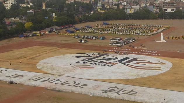 The Patna district administration has created a massive rangoli at the Gandhi Maidan to create awareness among voters as the Patna Sahib and Patliputra Lok Sabha seats vote on May 19, the last phase of the Lok Sabha elections.(Parwaz Khan /HT PHOTO)