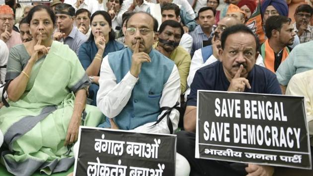 BJP stages silent protests at Jantar Mantar to condemn Kolkata violence(Sanchit Khanna/HT Photo)