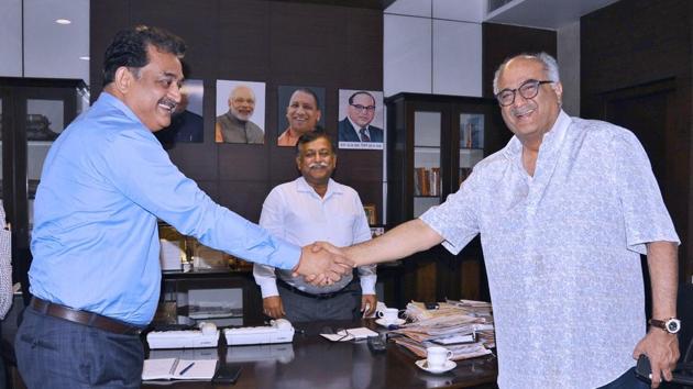 Bollywood producer Boney Kapoor met additional chief secretary Avnish Awasthi (centre) and information director Shishir (left) in Lucknow. Bollywood producer Boney Kapoor met additional chief secretary Avnish Awasthi (centre) and information director Shishir (left) in Lucknow.