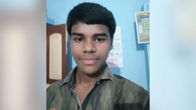 Son of a pulse seller at a weekly village open-air market, Radheyshyam Saha sported the science topper’s crown in Jharkhand intermediate or Class 12 examination, results of which were declared on Tuesday.(Handout image)