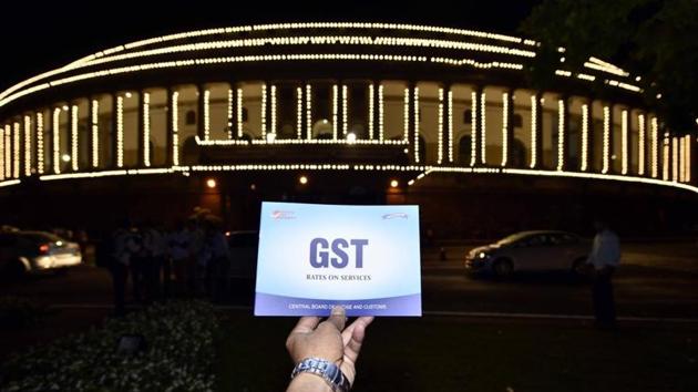 The Union finance ministry is finally ready to move ahead with the single monthly return system for the Goods and Services Tax (GST), a move that will simplify the process of filing returns and also getting input tax credit.(Arun Sharma/HT File PHOTO)