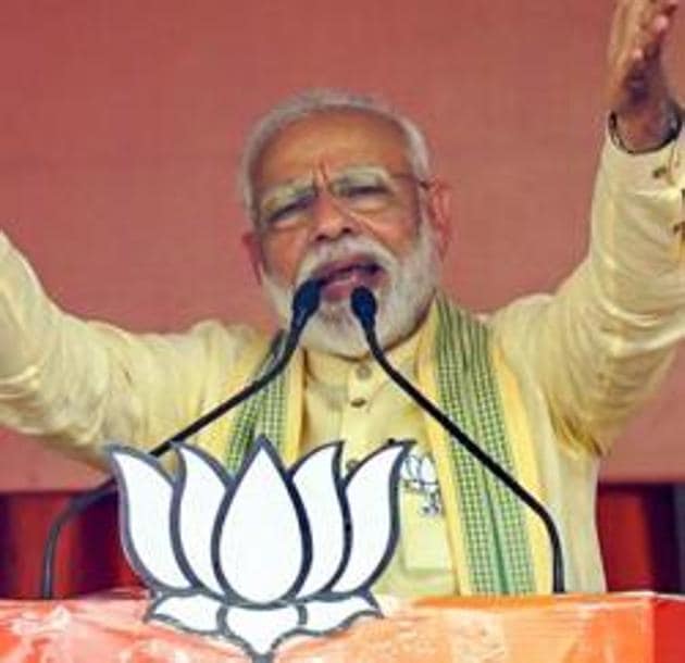 BSPs Mayawati said that RSS had dumped Prime Minister Narendra Modi in the elections after realising that BJP was a sinking ship.(PTI/File photo)