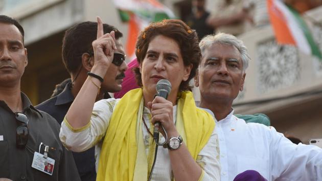 Pathankot, India- 14 May 2019::: Congress General Secretary Priyanka Gandhi Vadra with Punjab Chief Minister Captain Amarinder Singh, Punjab Local Bodies Minister Navjot Singh Sidhu and Congress candidate from Gurdaspur Sunil Jakhar during a roadshow ahead of Lok Sabha election in Pathankot on Tuesday. May 14, 2019. (Photo by Sameer Sehgal/Hindustan Times)