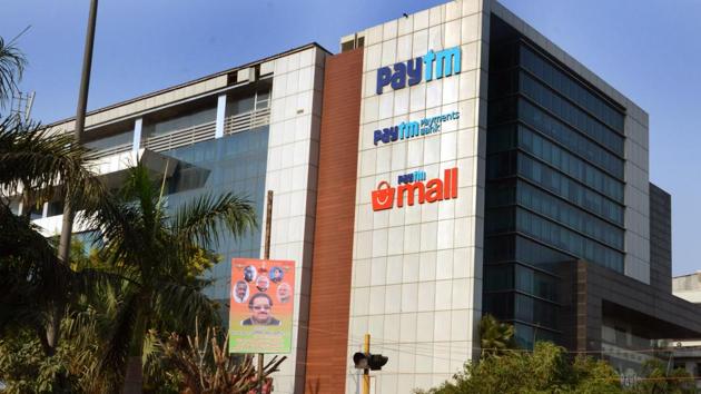 Paytm Mall has unearthed a fraud of up to Rs 10 crore following a probe into a large percentage of cashbacks earned by small merchants and de-listed hundreds of sellers from its platform apart from sacking many employees. Regarding the feasibility of businesses providing freebies, Paytm’s chairman and chief executive Vijay Shekhar Sharma said the cashback model is sustainable. (Virendra Singh Gosain / HT Archive)