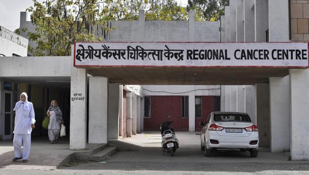 A view of Regional Cancer Centre of PGIMS (Post Graduate Institute of Medical Science) at Rohtak, in Haryana. In 2015, the scam began with the mastermind buying the records of last-stage cancer patients and details of patients going through the last stage of throat cancer, from the computer operator. “The gang paid between ₹10,000 and ₹15,000 per file to the operator at PGIMS, Rohtak,” said director general of police Satheesh Balan. (Burhaan Kinu / HT Photo) A view of Regional Cancer Centre of PGIMS (Post Graduate Institute of Medical Science) at Rohtak, in Haryana. In 2015, the scam began with the mastermind buying the records of last-stage cancer patients and details of patients going through the last stage of throat cancer, from the computer operator. “The gang paid between ₹10,000 and ₹15,000 per file to the operator at PGIMS, Rohtak,” said director general of police Satheesh Balan. (Burhaan Kinu / HT Photo)