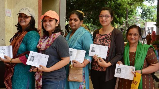 Voters queue up outside a polling booth in Madhya Pradesh’s Jabalpur on April 29, the 4th phase of Lok Sabha elections.(ANI file photo)