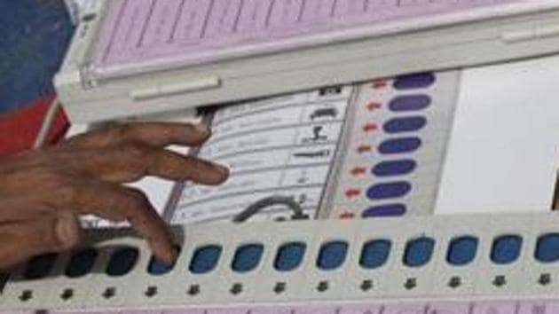 NOIDA:::::27-FEBRUARY-2012:::::HT NEWS:::::Polling officers check electronic voting machines (EVM) at an EVM distribution centre in Phase 2, Noida on February 27, 2012. The sixth phase of assembly polls will be held in Uttar Pradesh on February 28. HT PHOTO BY: BURHAAN KINU(Hindustan Times)