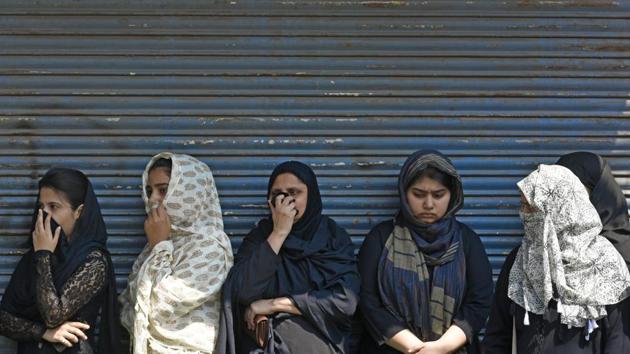 The Indian Union Muslim League (IUML), a constituent of the Congress-led United Democratic Front, asked the Muslim Educational Society (MES) to withdraw its circular banning face-covering veils (hijab) on its campuses. (Sanchit Khanna / HT Archive) The Indian Union Muslim League (IUML), a constituent of the Congress-led United Democratic Front, asked the Muslim Educational Society (MES) to withdraw its circular banning face-covering veils (hijab) on its campuses. (Sanchit Khanna / HT Archive)