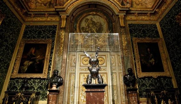 U.S. artist Jeff Koons' sculpture titled "Rabbit" is displayed. (REUTERS) U.S. artist Jeff Koons' sculpture titled "Rabbit" is displayed. (REUTERS)