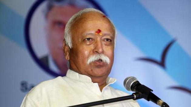 A vehicle that was part of RSS chief Mohan Bhagwat’s convoy overturned in an attempt to save a cow standing in the middle of the road. (HT) A vehicle that was part of RSS chief Mohan Bhagwat’s convoy overturned in an attempt to save a cow standing in the middle of the road. (HT)